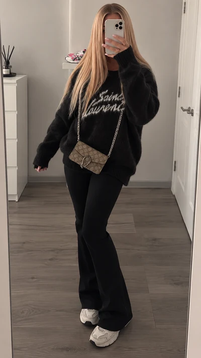 Outfit mit schwarzem Saint Laurent Strickpullover